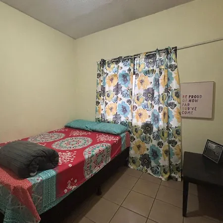 Hostal Leon Quetzaltenango Exterior photo